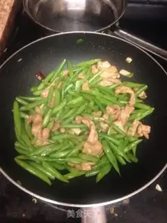 Make Four seasons of bean fried meat step 5