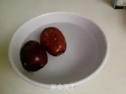 Make Red-tree walnut milk step 1