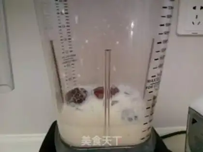 Make Red-tree walnut milk step 2