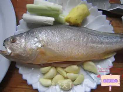 Make Garlic yellowfish step 0