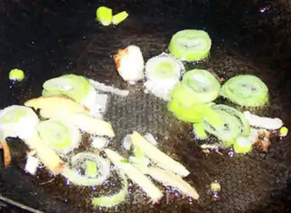 Make Clear the oil and radish step 1