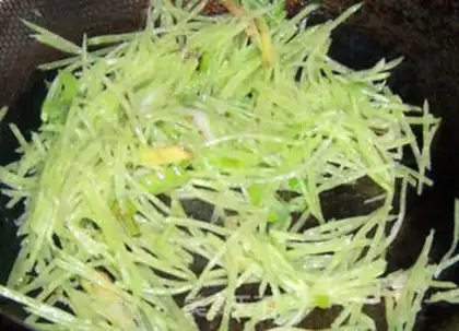 Make Clear the oil and radish step 2