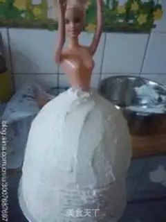 Make Barbie doll cake step 2