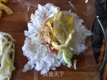 Make Smiley rice step 1