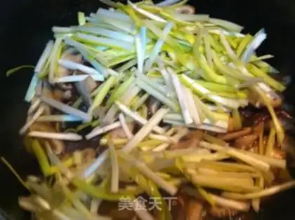 Make Yellow mushroom fried meat step 8