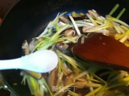Make Yellow mushroom fried meat step 9