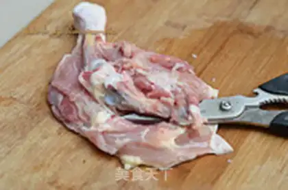 Make Potato steamed chicken legs step 1