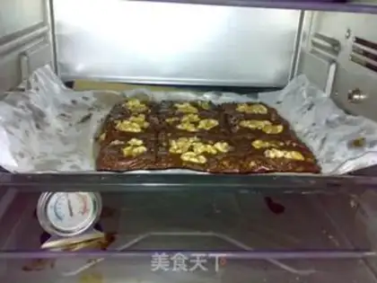 Make walnut chocolate plate step 12