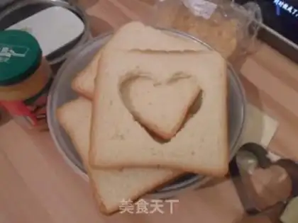 Make Heart-shaped cheese pine sandwich step 0