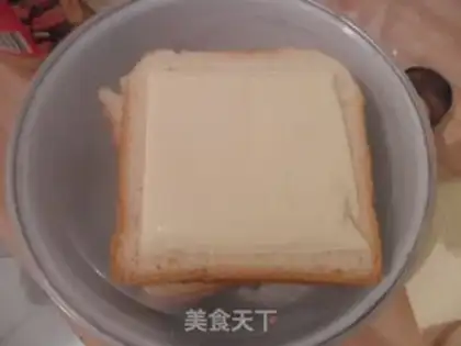 Make Heart-shaped cheese pine sandwich step 1