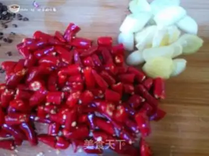 Make Spicy chicken crumbs step 3