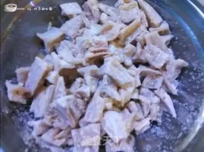 Make Spicy chicken crumbs step 4