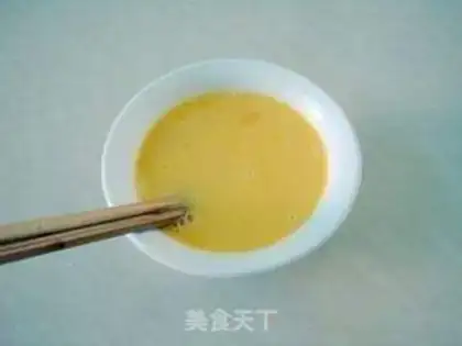 Make cucumber egg soup step 1