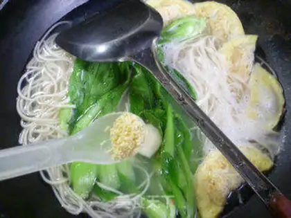 Make Chicken omelet noodles step 6