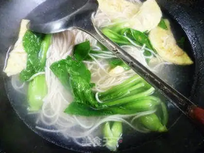 Make Chicken omelet noodles step 7