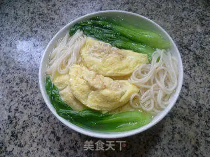 Make Chicken omelet noodles step 8