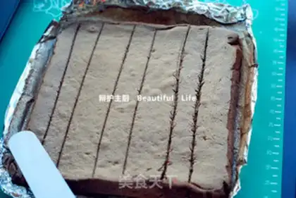 Make Tea and milk, frozen cocoa rolls step 3