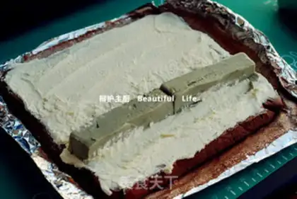 Make Tea and milk, frozen cocoa rolls step 5