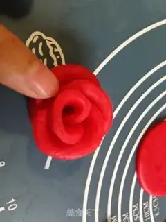 Make Rose cookies step 13