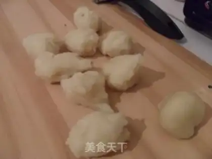 Make Rose bean saloon mooncake step 3