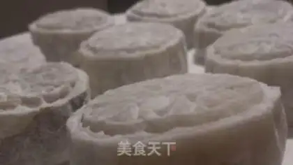 Make Rose bean saloon mooncake step 4