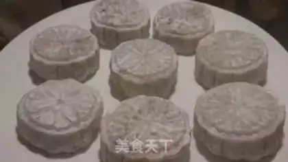 Make Rose bean saloon mooncake step 5