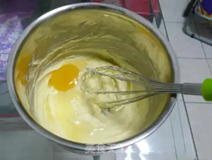 Make Two-coloured panda cookies step 1