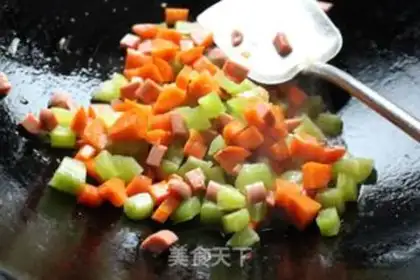 Make Pineapple rice step 1