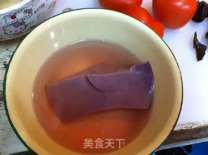 Make Tomato liver soup step 0