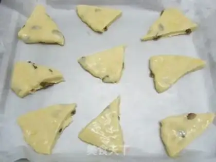 Make raisin scon step 9