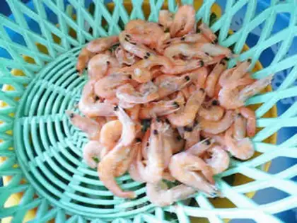 Make Spicy shrimp from a dry pot step 0