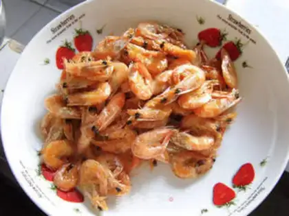Make Spicy shrimp from a dry pot step 4
