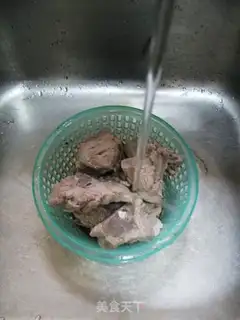 Make Blue olive pig soup step 2