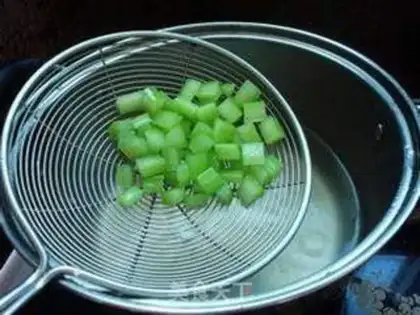 Make Peanuts with radish step 3