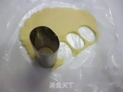Make Black and white, two-colour bear cookies step 5