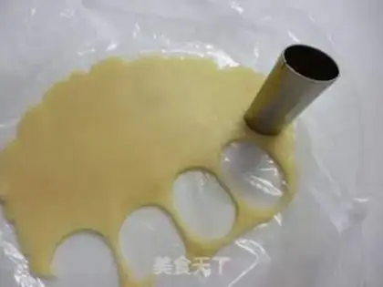 Make Black and white, two-colour bear cookies step 6