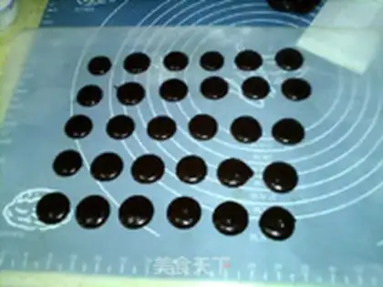 Make Chocolate Macalon step 10