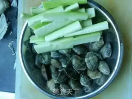 Make Flowers and melon soup step 1