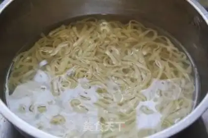 Make Hot dry noodles step 2