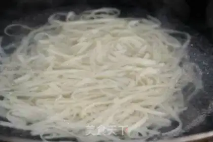 Make Hot dry noodles step 5