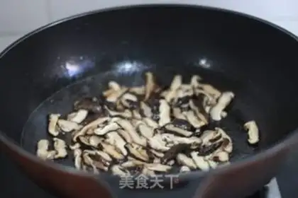 Make Fry mushrooms, Dutch beans step 2