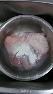 Make Monkeys and mushrooms have stomach soup step 1