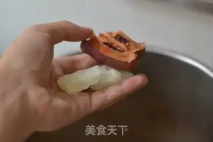 Make High-pressure pans burning pigs