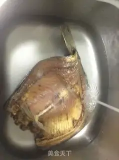 Make Spicy salted fish step 1