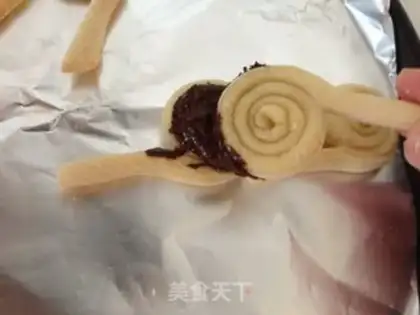 Make Chocolate peanut crackers step 7