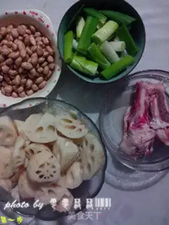 Make Peanut Lotus Pork Bones soup step 0