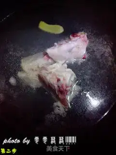 Make Peanut Lotus Pork Bones soup step 1