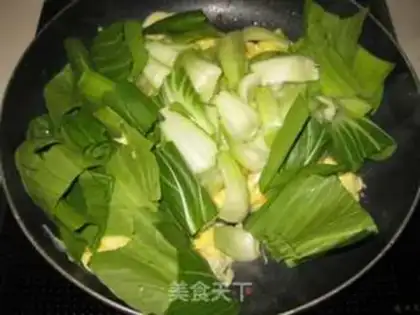 Make Fried eggs with oil step 5
