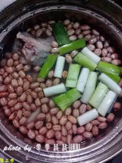 Make Peanut Lotus Pork Bones soup step 2