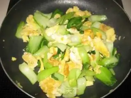 Make Fried eggs with oil step 6